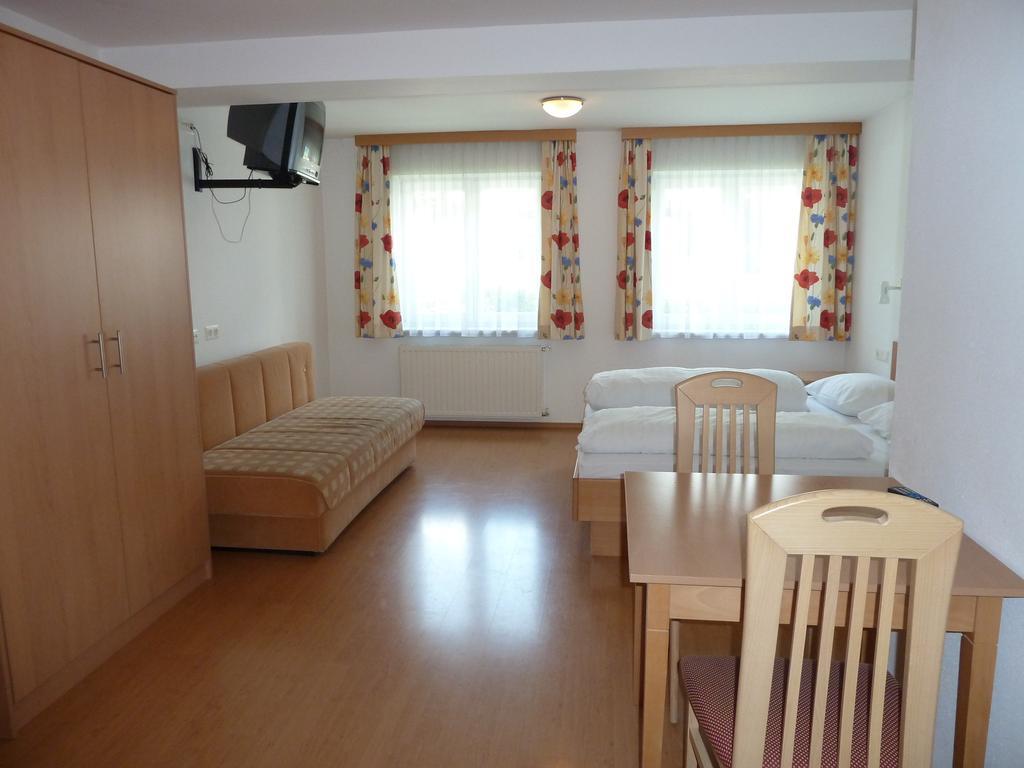 Pension Pepi Zell am See Room photo